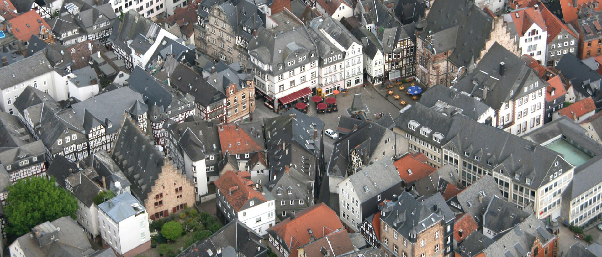 Luftaufnahmen vom Marburger historischen Rathaus, Credits Klaus Laaser